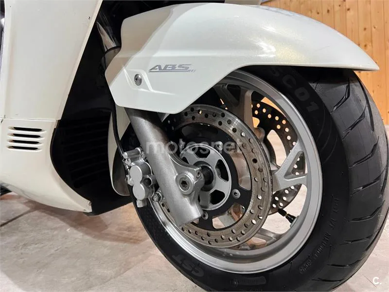 Suzuki Burgman 400 – Vista 35