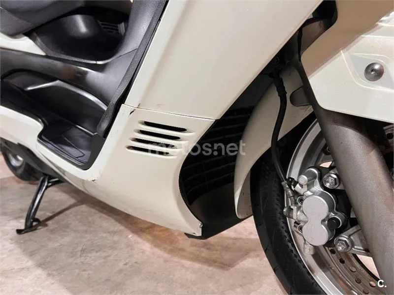 Suzuki Burgman 400 – Vista 36