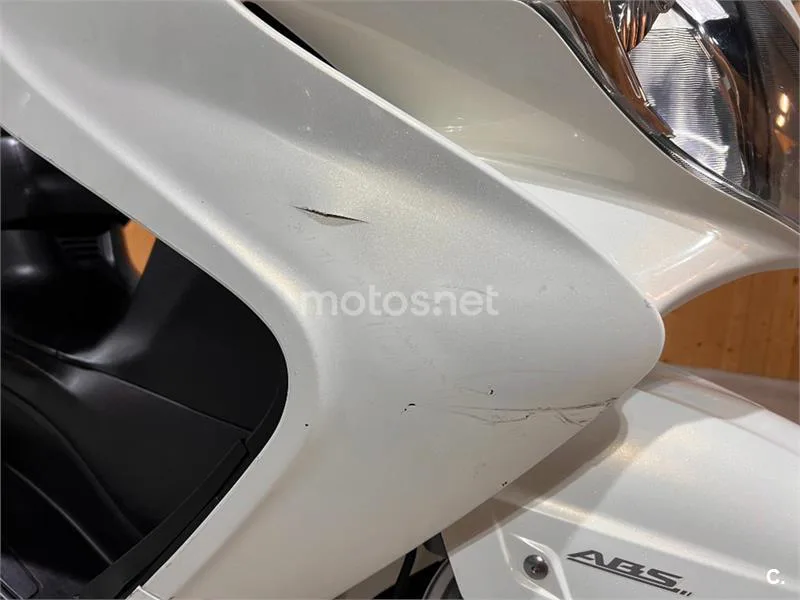 Suzuki Burgman 400 – Vista 37