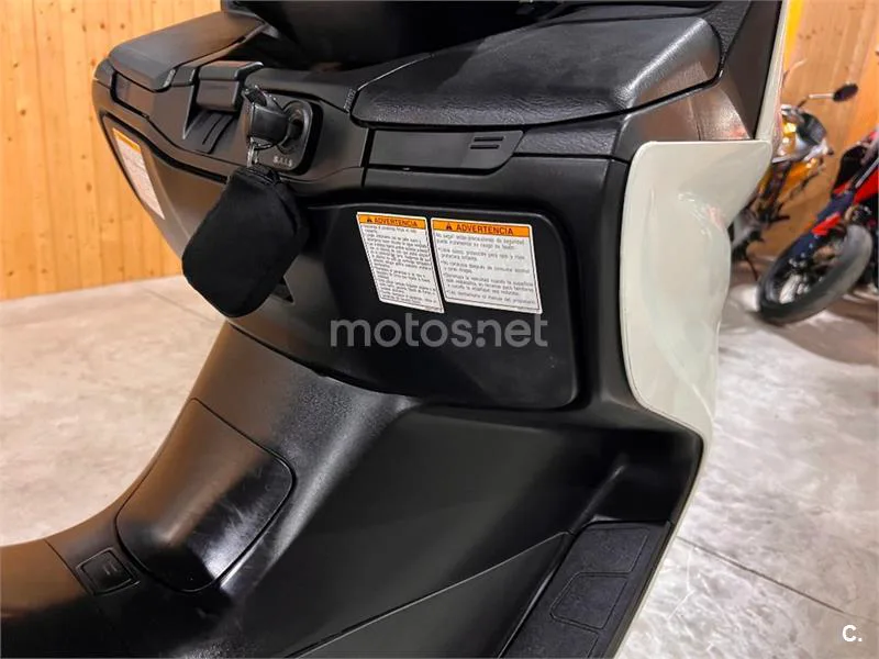 Suzuki Burgman 400 – Vista 40