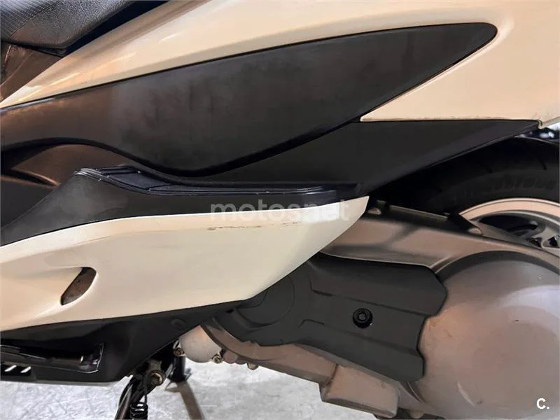 Suzuki Burgman 400 – Vista 58
