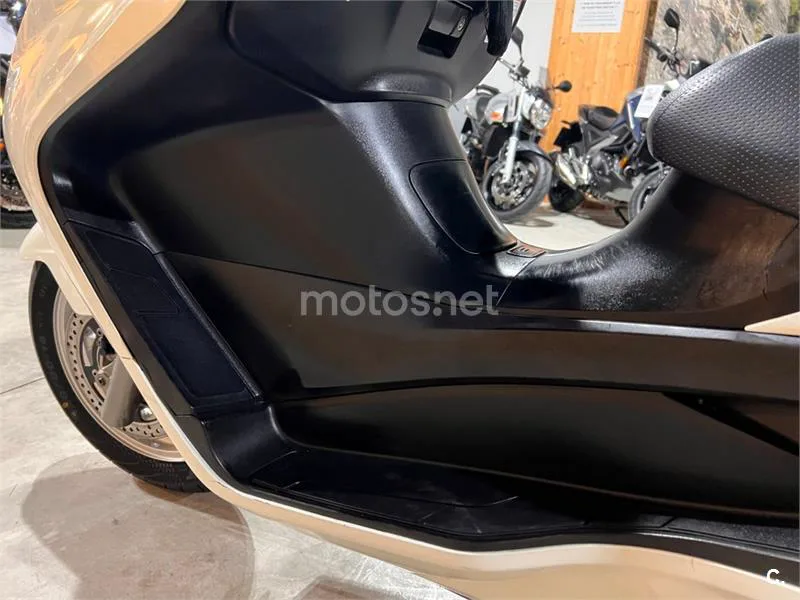 Suzuki Burgman 400 – Vista 61