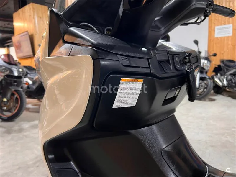 Suzuki Burgman 400 – Vista 62