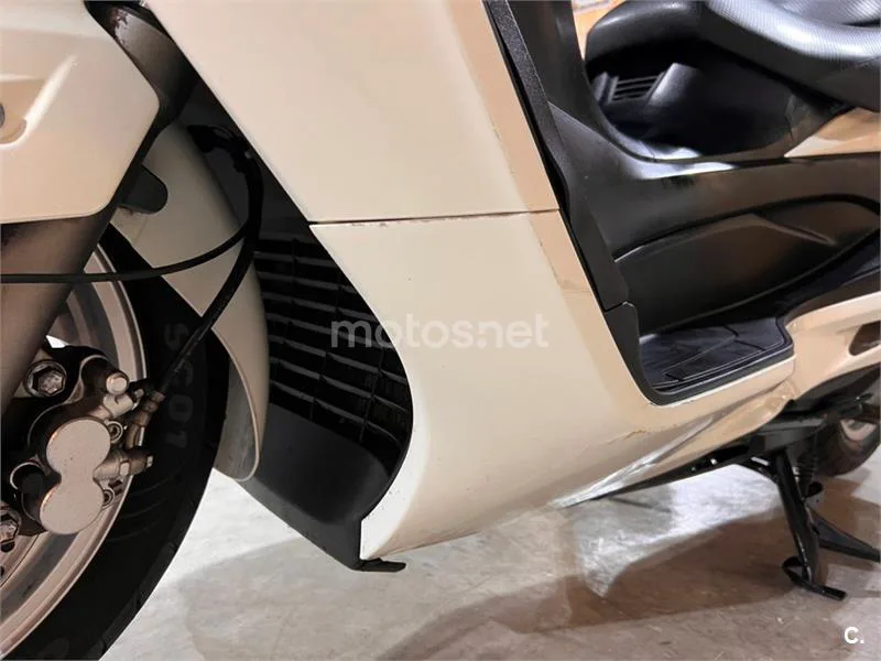 Suzuki Burgman 400 – Vista 64
