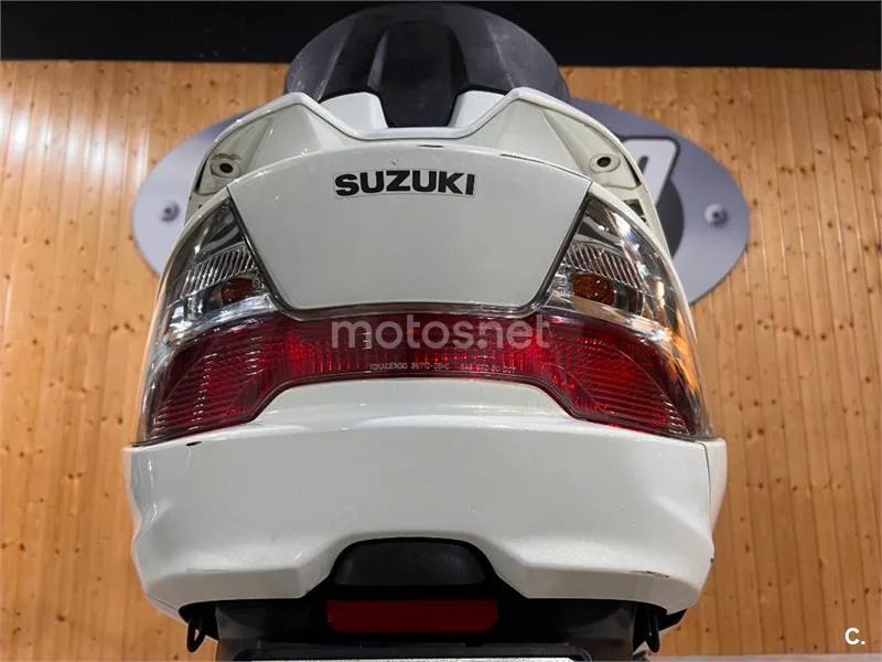 Suzuki Burgman 400 – Vista 10