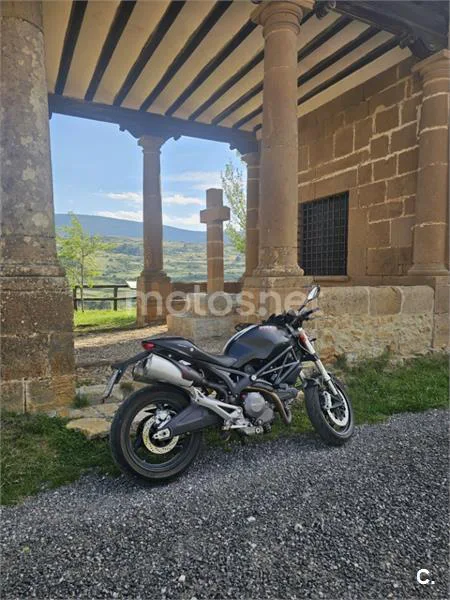 Ducati Monster 696 – Vista 2