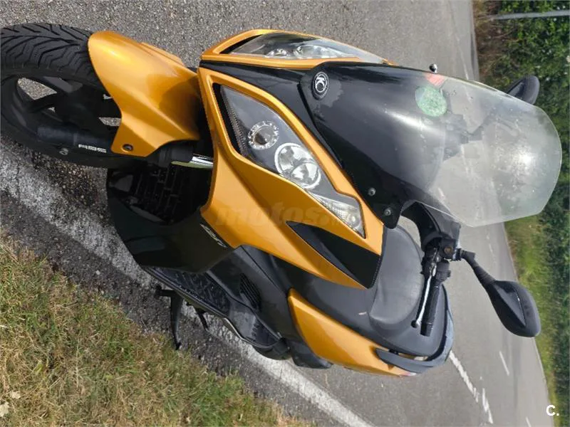 Kymco Super Dink 125 – Vista 2