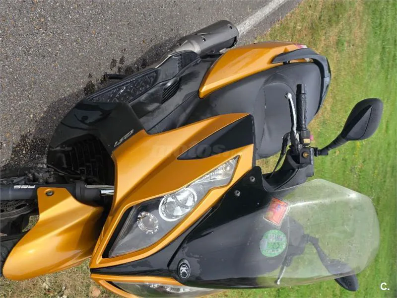 Kymco Super Dink 125 – Vista 3