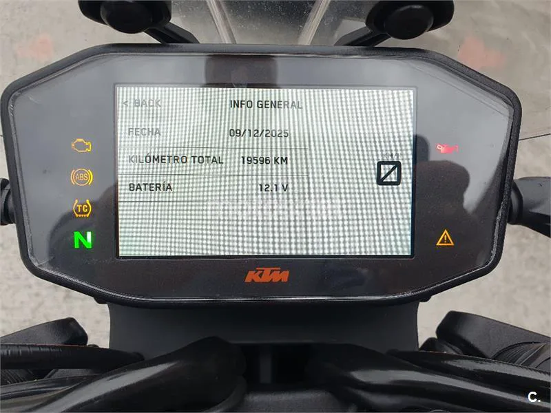 KTM 890 – Vista 11