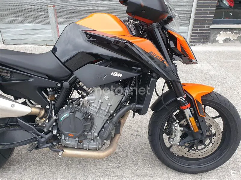 KTM 890 – Vista 3