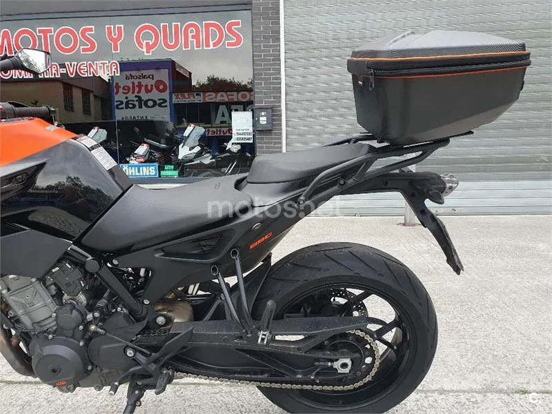 KTM 890 – Vista 6