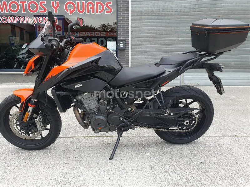 KTM 890 – Vista 7