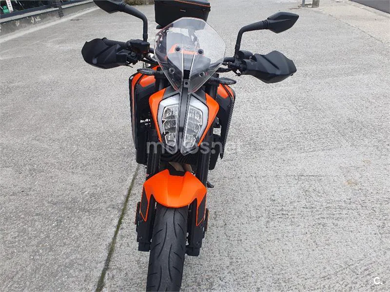 KTM 890 – Vista 8