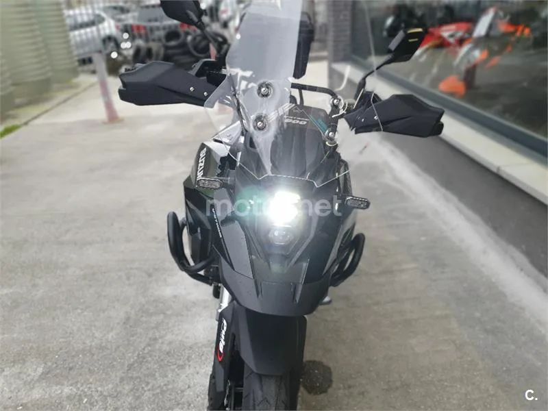 Suzuki V-Strom 800 – Vista 12