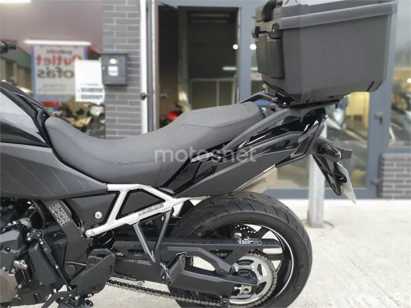 Suzuki V-Strom 800 – Vista 13