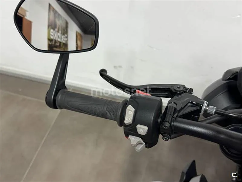 Triumph Street Triple 765 – Vista 12