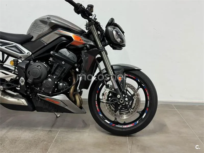 Triumph Street Triple 765 – Vista 8