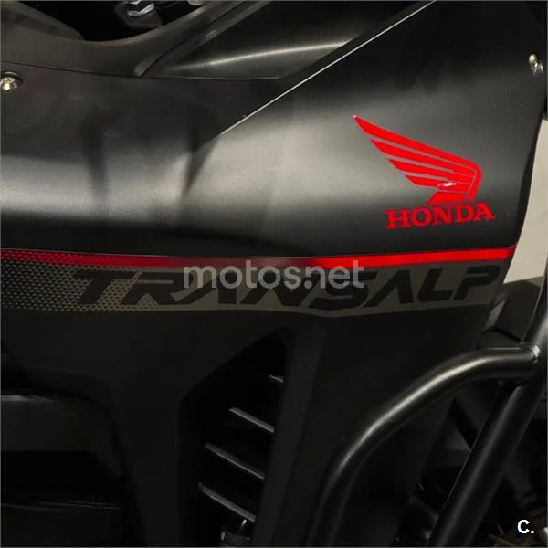 Honda XL 750 Transalp – Vista 7