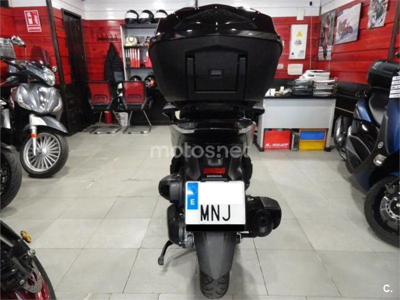 Honda SH 350i – Vista 7