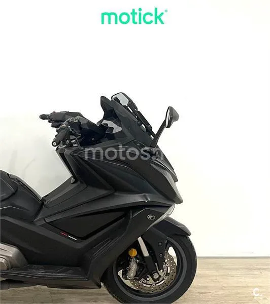 Kymco AK 550 – Vista 3