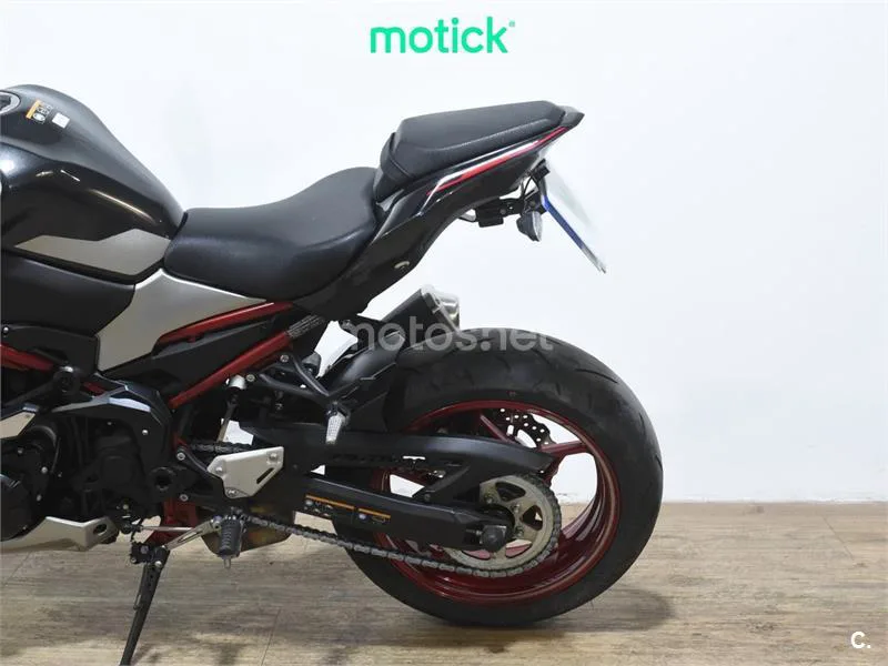 Kawasaki Z900 – Vista 9