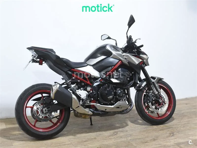 Kawasaki Z900 – Vista 10
