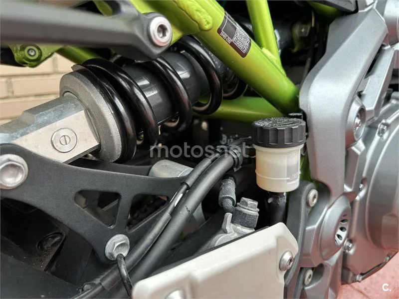 Kawasaki Z900 – Vista 12