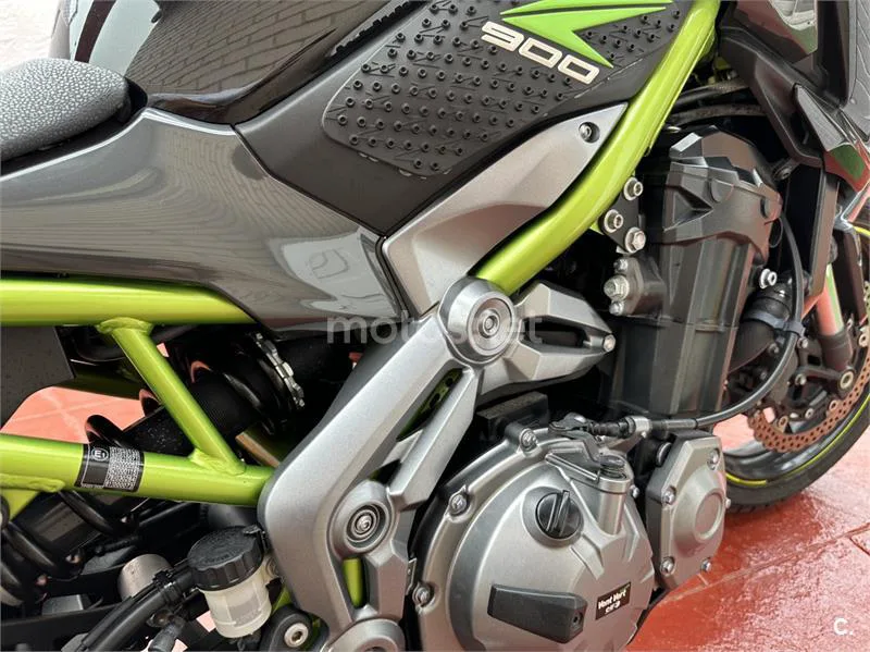 Kawasaki Z900 – Vista 7