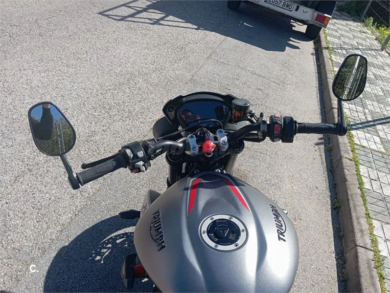 Triumph Street Triple – Vista 6