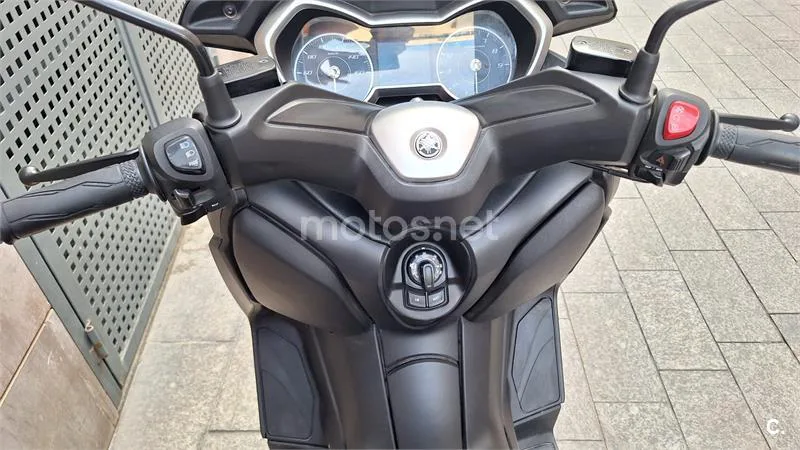 Yamaha XMAX 300 - Vista 3