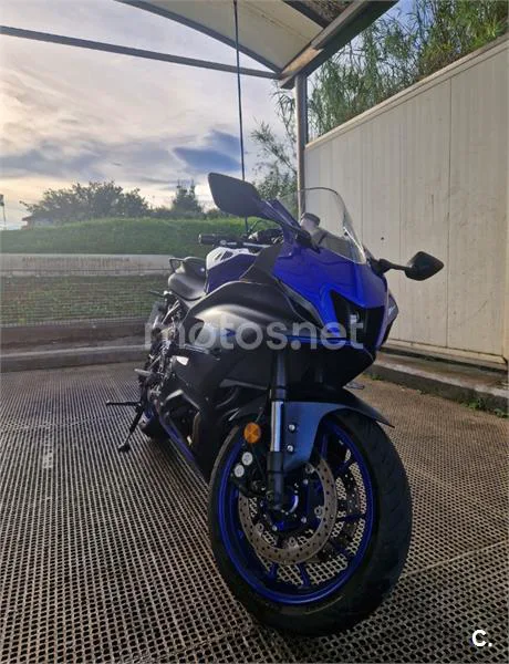 Yamaha R7 – Vista 2