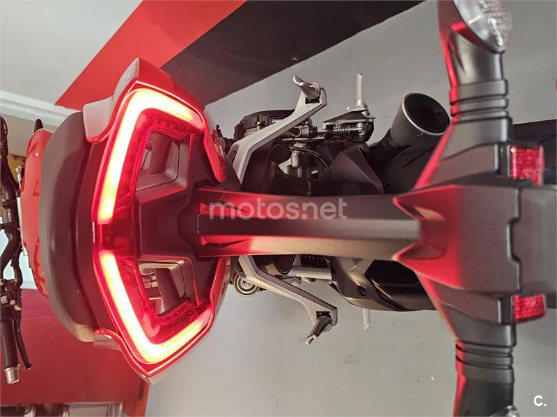 Ducati Streetfighter V2 – Vista 3