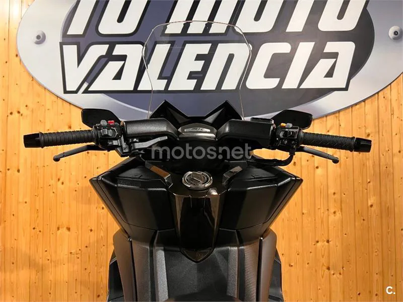 Kymco AK 550 – Vista 13