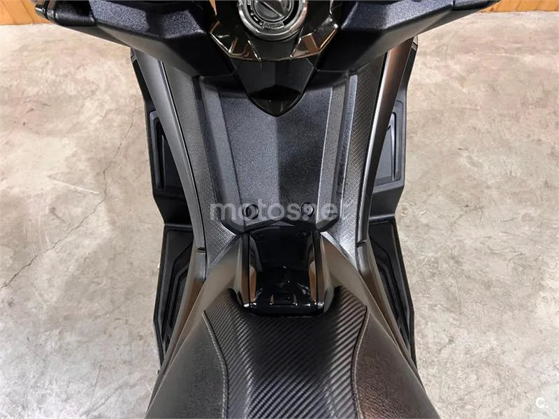 Kymco AK 550 – Vista 14