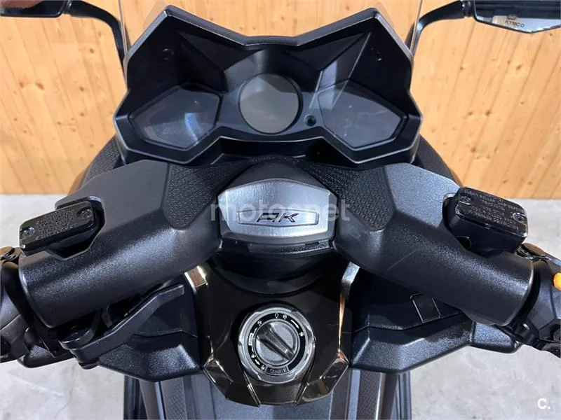 Kymco AK 550 – Vista 17