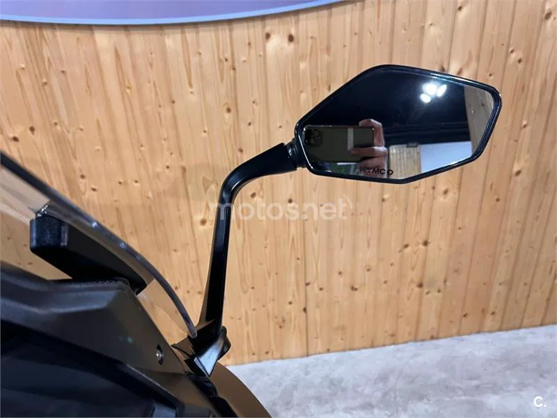 Kymco AK 550 – Vista 20