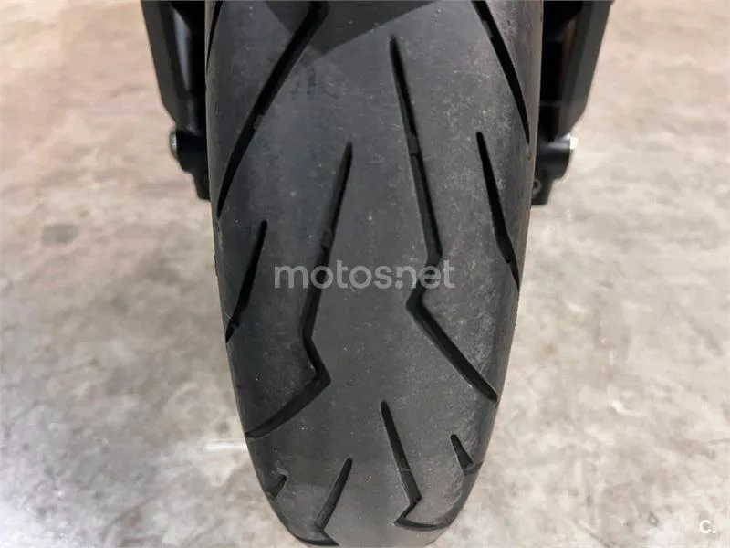 Kymco AK 550 – Vista 23