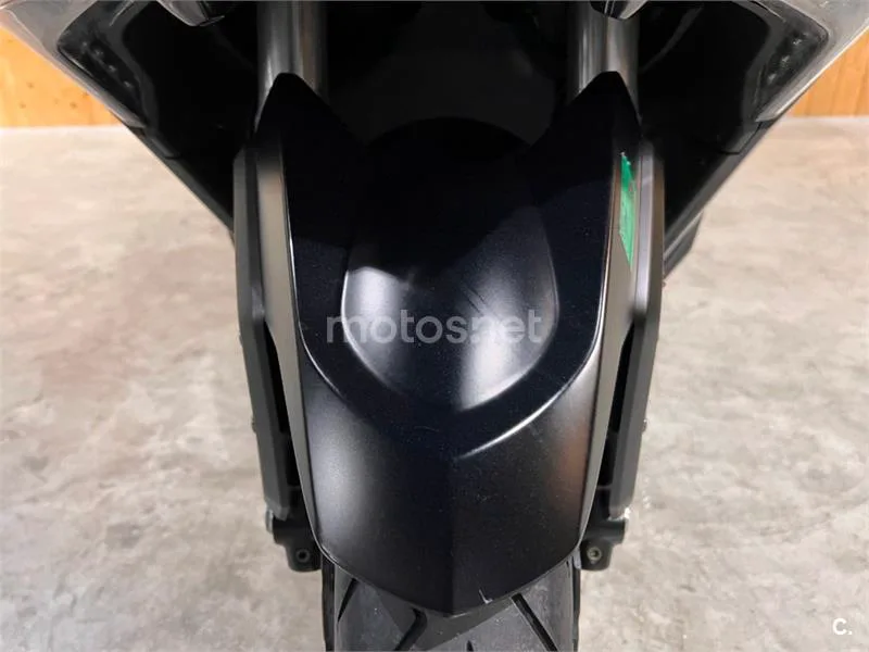 Kymco AK 550 – Vista 24