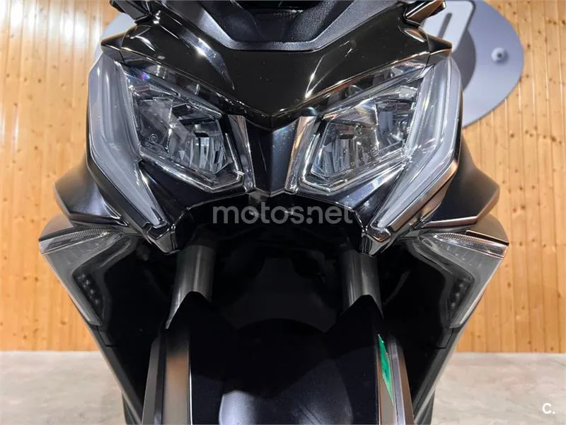 Kymco AK 550 – Vista 25