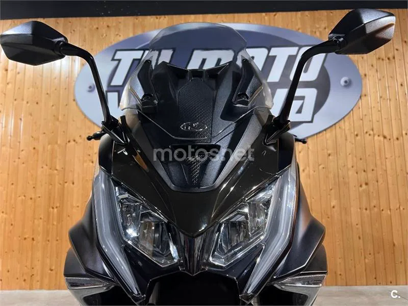 Kymco AK 550 – Vista 26