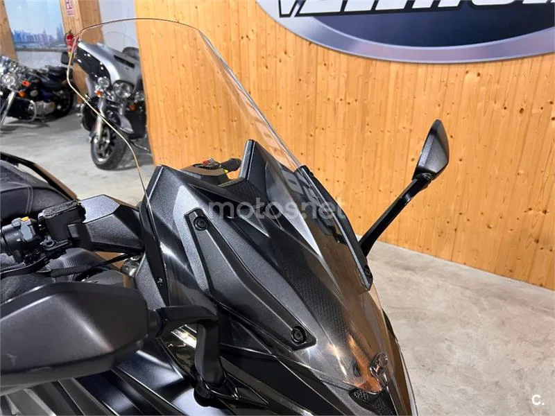 Kymco AK 550 – Vista 31