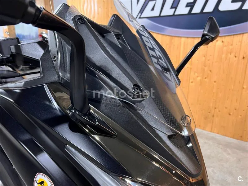 Kymco AK 550 – Vista 32