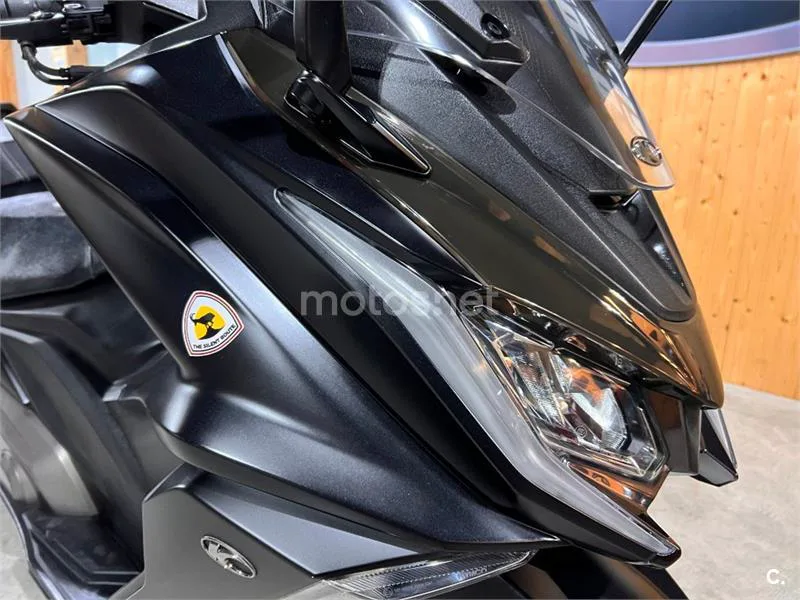 Kymco AK 550 – Vista 33