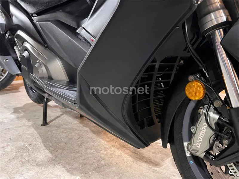 Kymco AK 550 – Vista 38