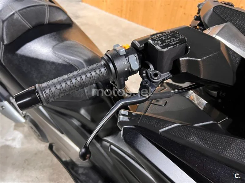 Kymco AK 550 – Vista 41