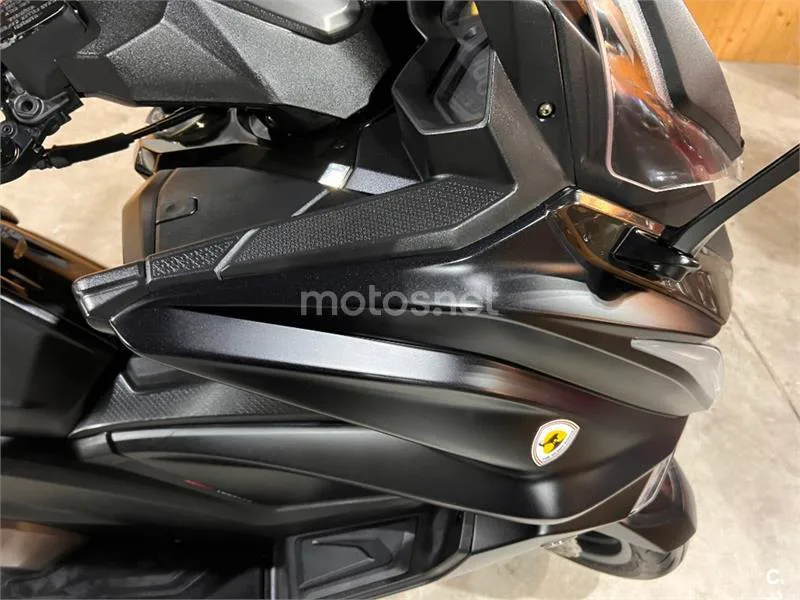 Kymco AK 550 – Vista 42