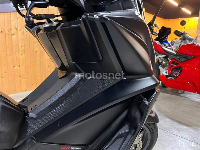 Kymco AK 550 – Vista 44