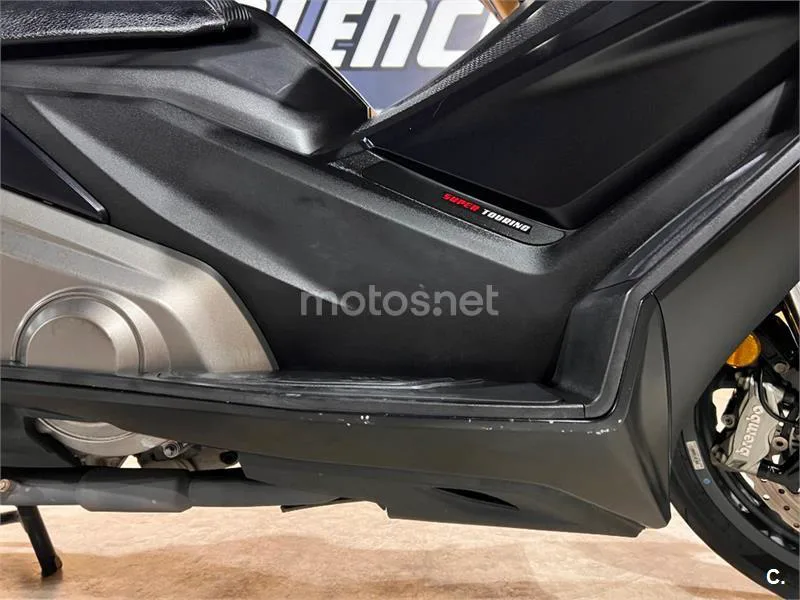 Kymco AK 550 – Vista 46