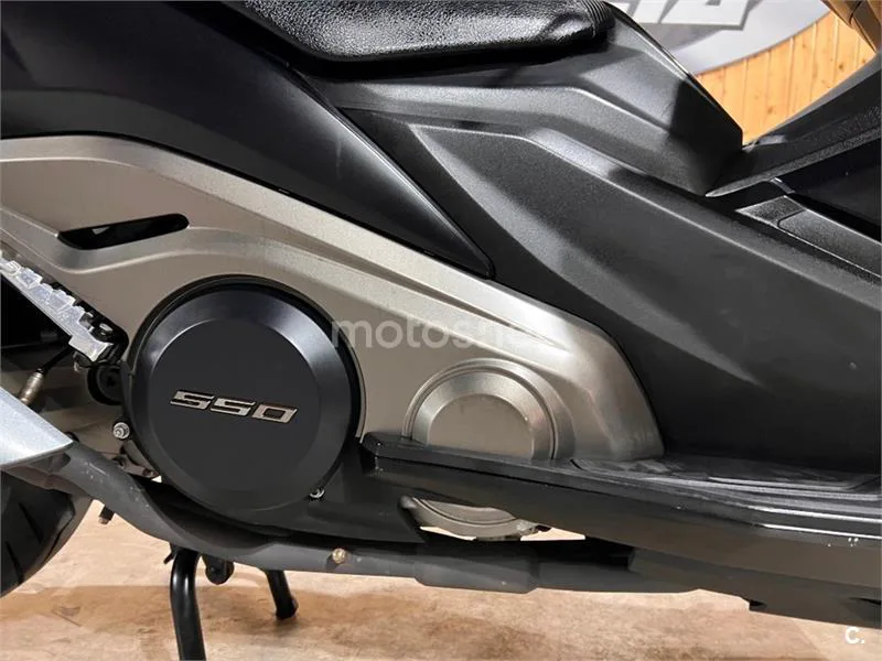 Kymco AK 550 – Vista 47