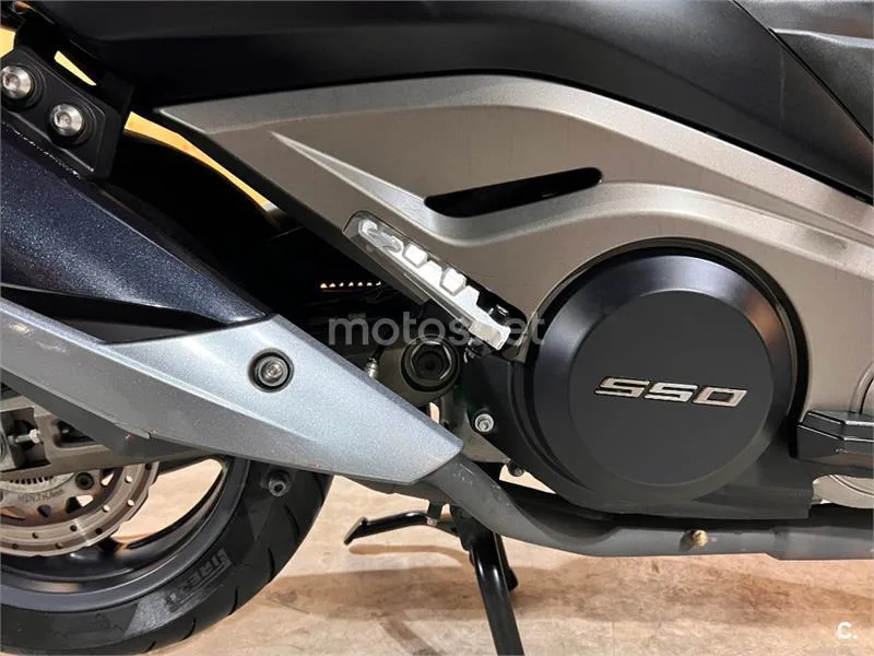 Kymco AK 550 – Vista 52